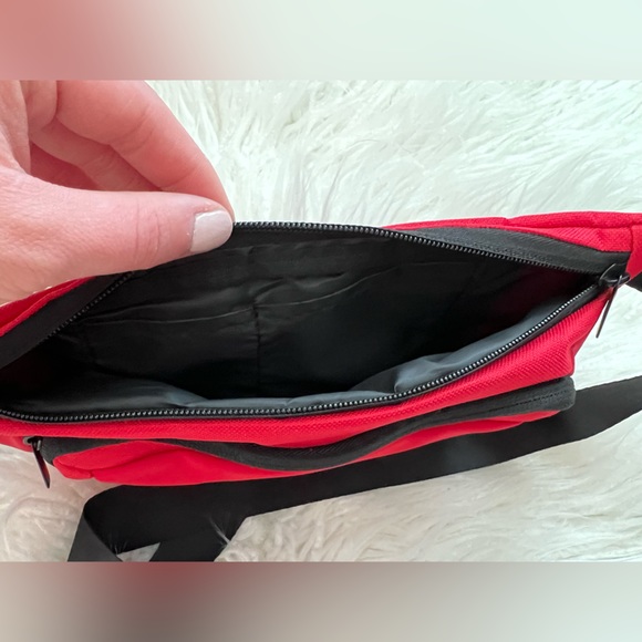 APL Nylon Belt Bag/Fanny Pack | NWOT - Picture 2 of 3